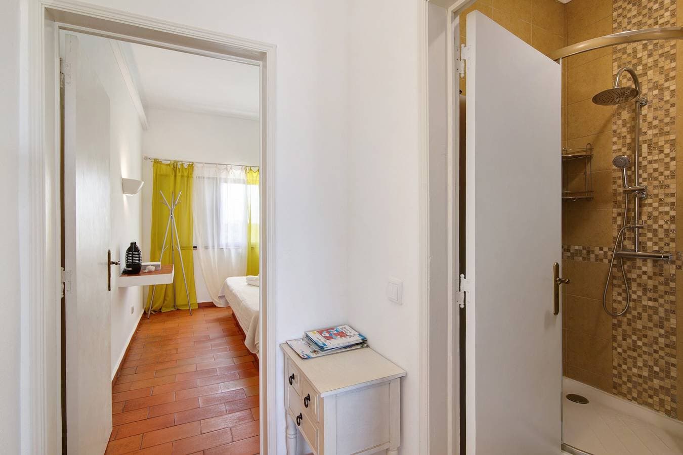 Foto 6 von 23: Ferienhaus 'Typisch Algarve Almargem 75' mit privater Terrasse, Gemeinschaftsgarten und Klimaanlage