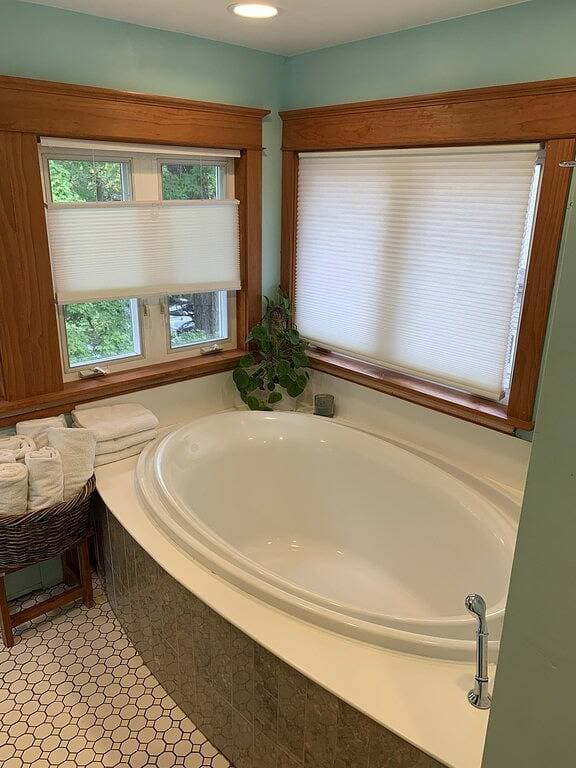 Foto 12 von 26: Four Square Marquette- Centrally located w porch, patio, sauna, fire pit