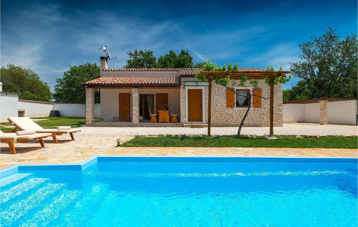 Foto 3 von 47: Gemütliche 1-Zimmer-Wohnung mit Pool, WLAN und Parkplatz in der Nähe der Küste von Ližnjan