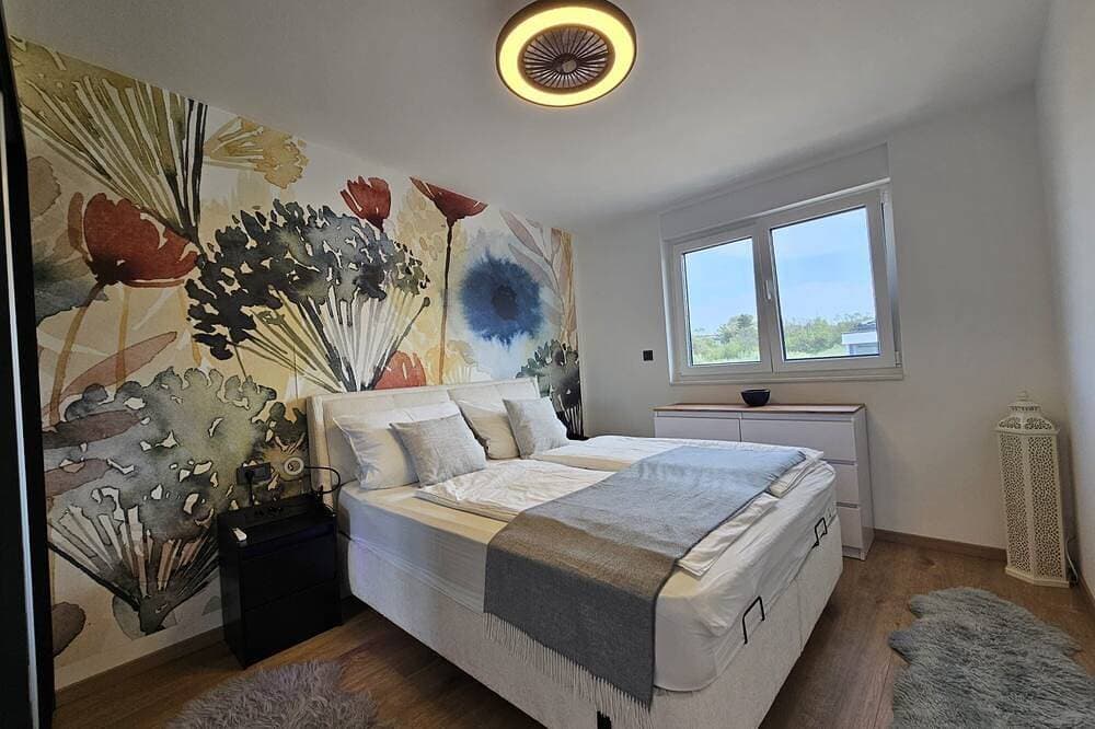 Foto 3 von 21: Moderne Ferienwohnung mit Panorama‑ und Sundowner‑Blick in Malinska (Insel Krk)