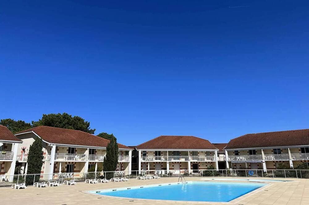Fully equipped apartment in a complex with a pool in Verdon-sur-Mer 1