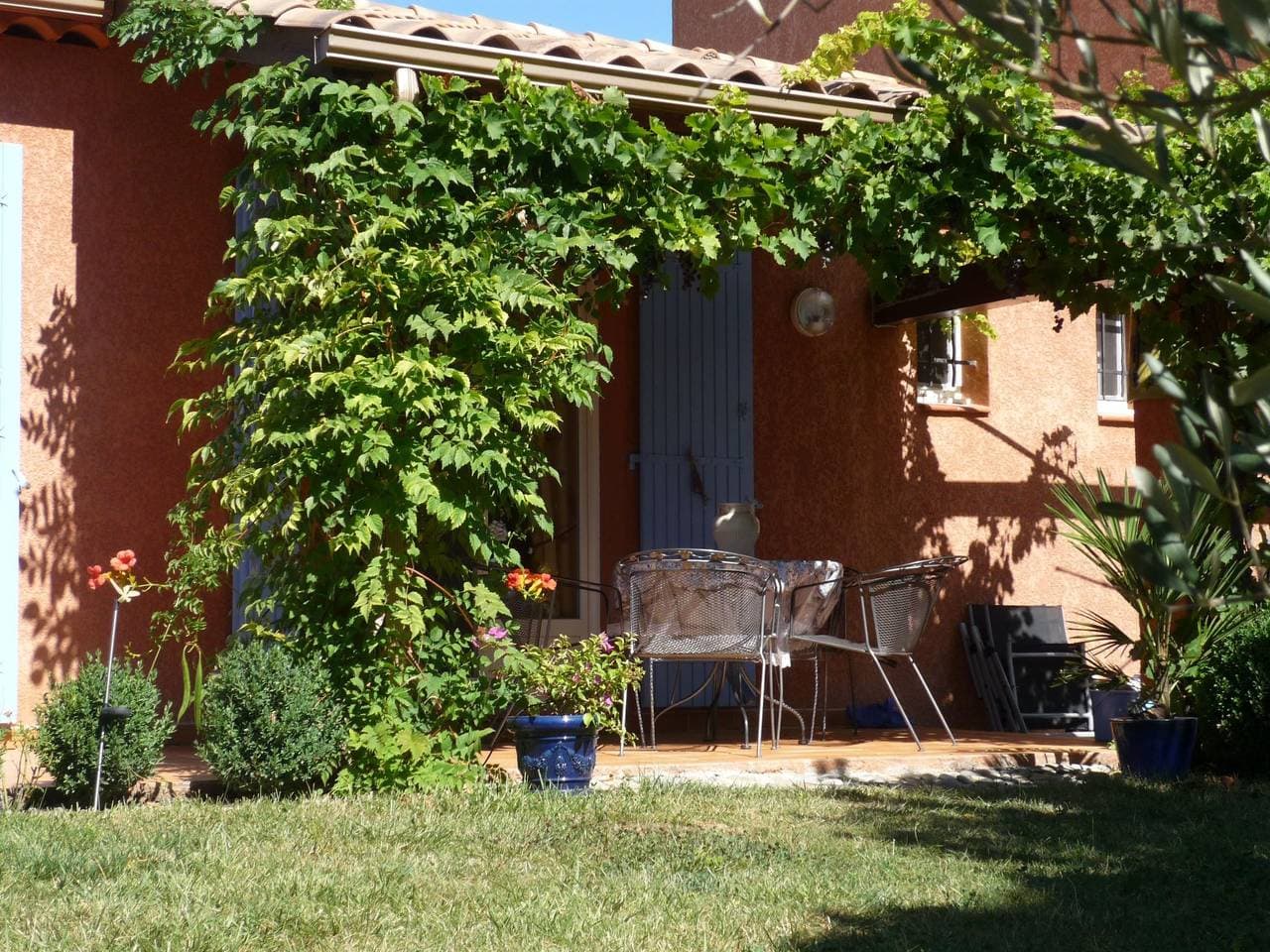 Foto 10 von 27: Gemütliche Ferienwohnung mit Pool und Garten, 2 km von Pierrevert entfernt