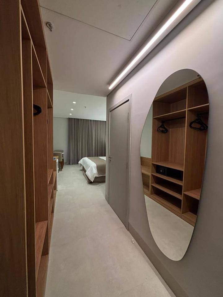 Foto 10 von 13: King Room with Roll-In Shower - Disability Access