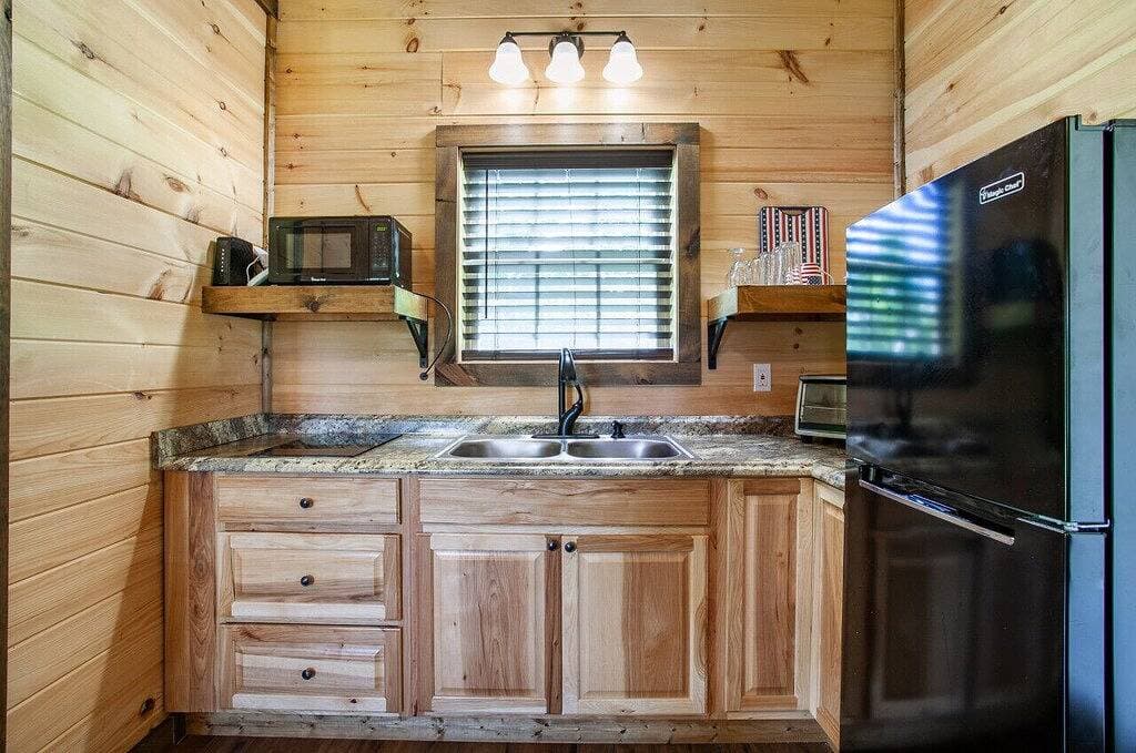 Foto 3 von 42: Sevierville Tiny Home w/ Hot Tub, Fire Pit & Grill