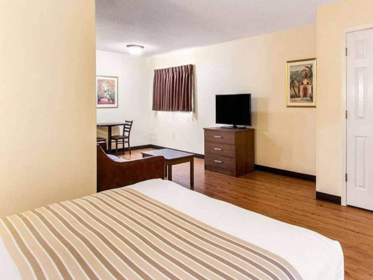 Foto 5 von 38: 1 Queensize-Bett | Nichtraucher, Kühlschrank