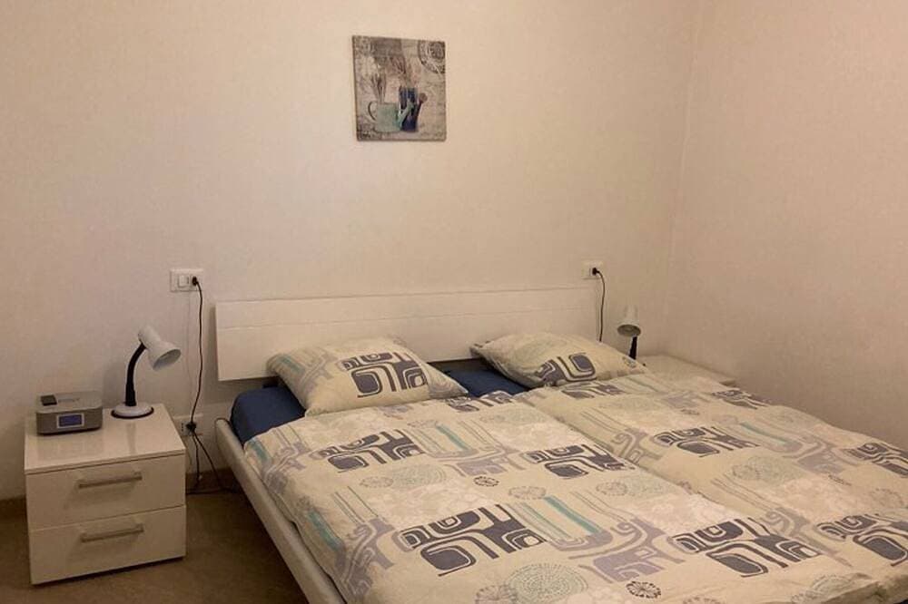 Foto 2 von 23: FeWo Farfalla mit Klima, Pool und Parkplatz mit Ladestation 22 kw, 250 Meter See
