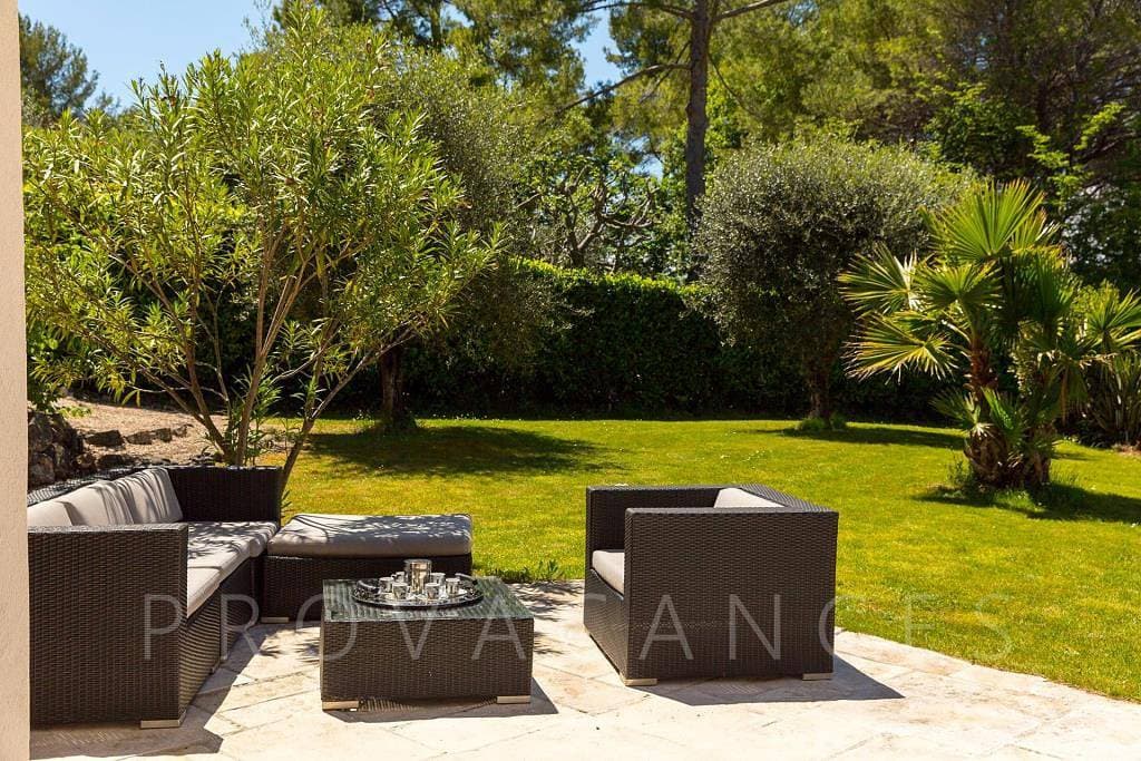 Foto 9 von 53: Schönes Ferienhaus mit Pool in Le Rouret