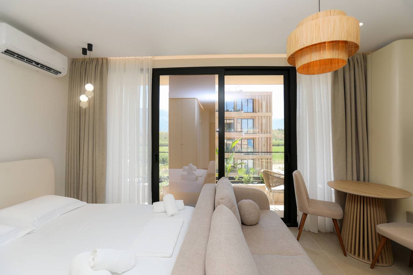 Foto 6 von 28: Palm Coastal White Studio