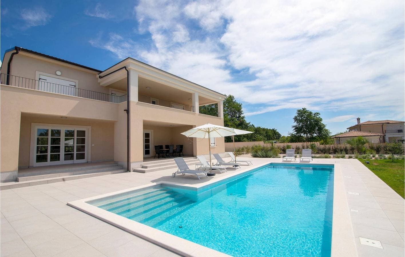 Foto 2 von 21: Gemütliche 220 m² große Wohnung mit Pool, WLAN, Klimaanlage und Parkplatz