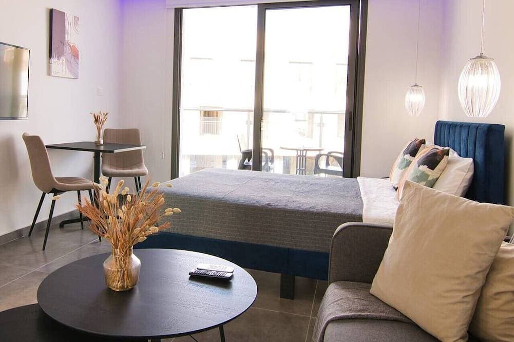 Phaedrus Living: Seaside Luxury Flat Athina 118 1