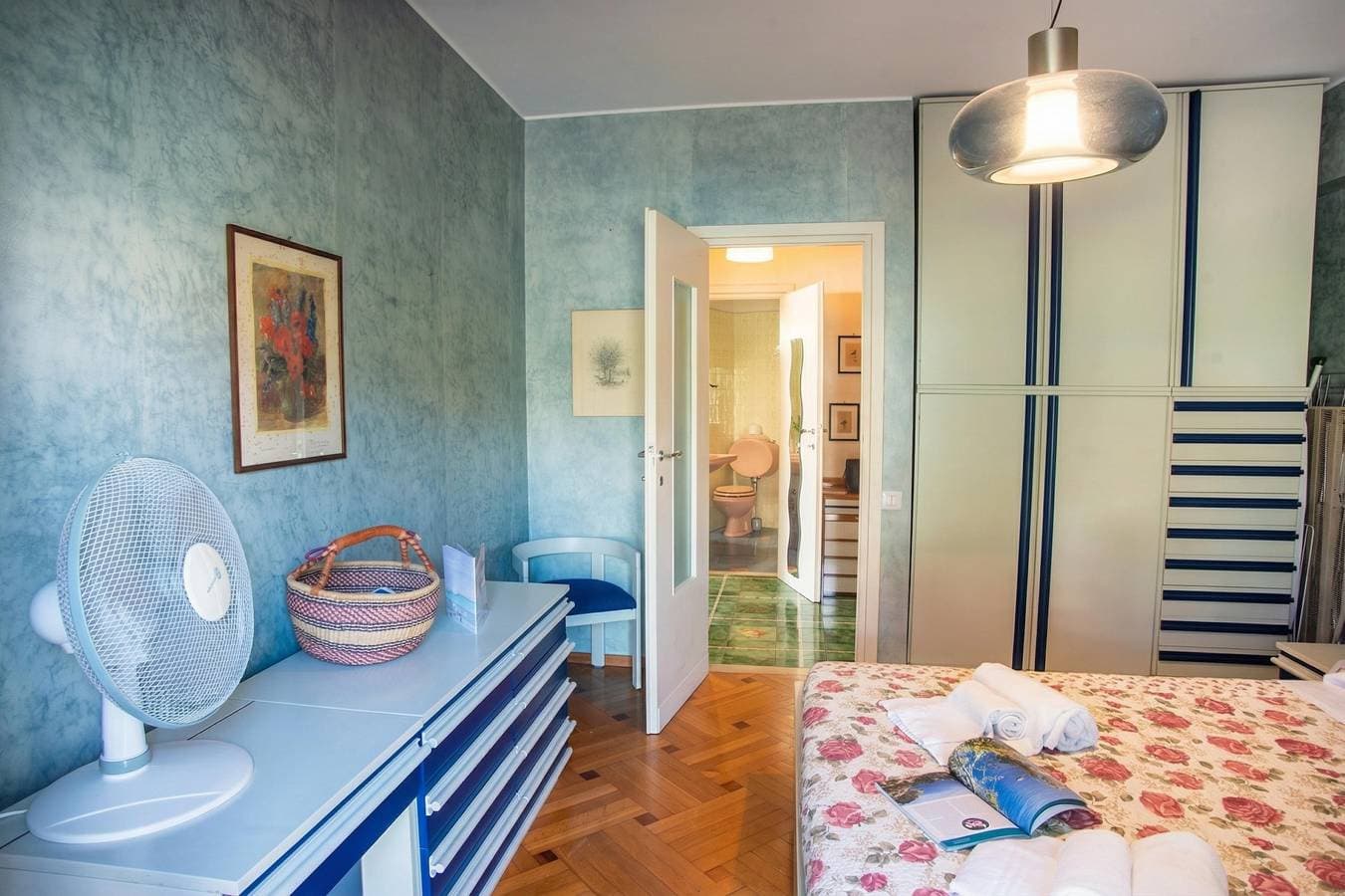 Foto 13 von 22: Bilocale Vista Mare con Piscina SeaView Balcony + Pool