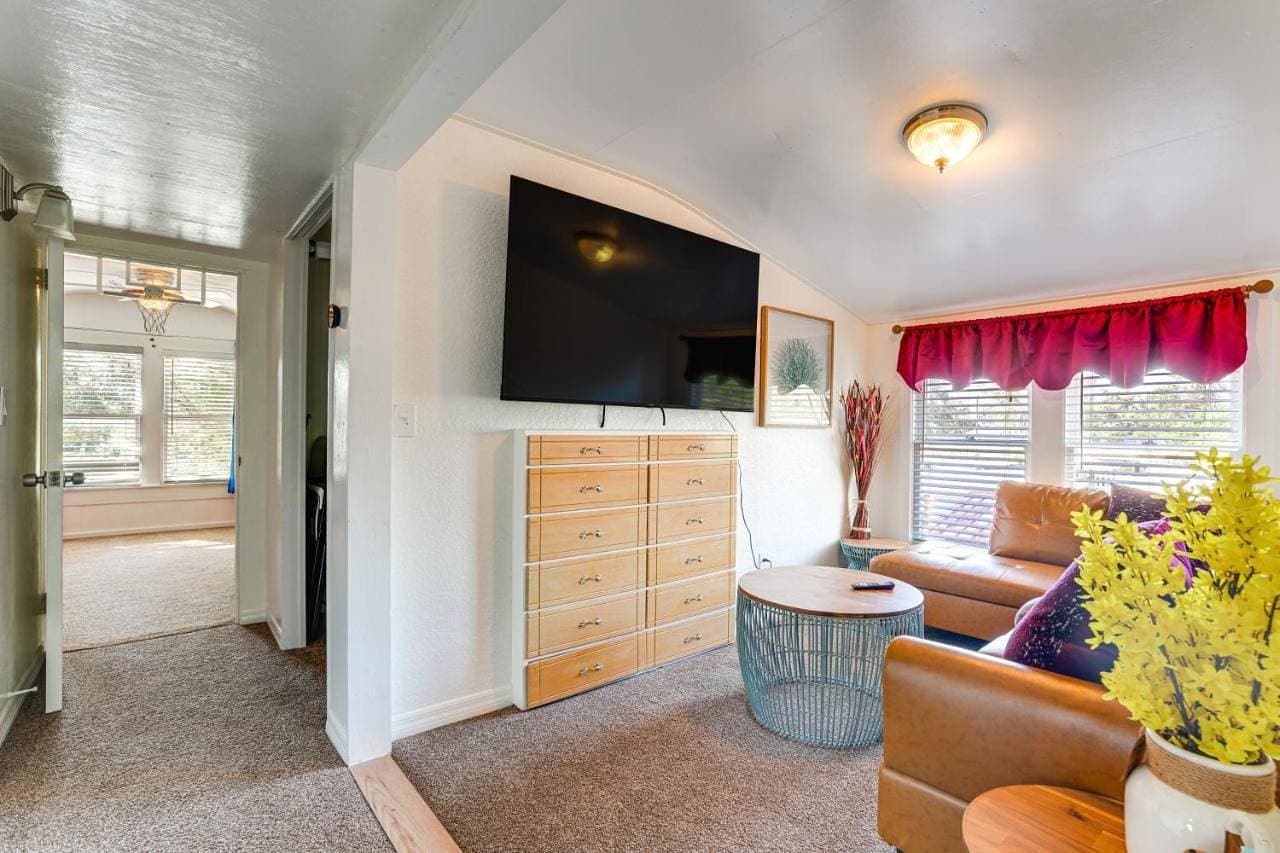 13 Mi to Wekiwa Springs Rustic Cabin on 8 Acres 1
