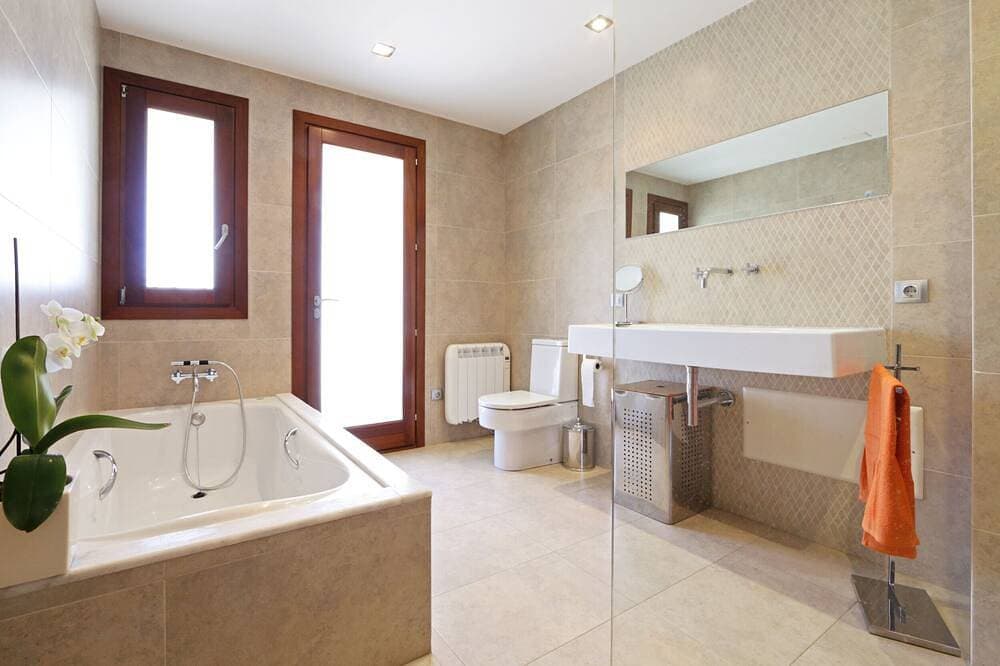Foto 5 von 27: Geräumig, hochwertig, Terrasse, Pool, Garten, Familienfreundlich, Zentral, WiFi
