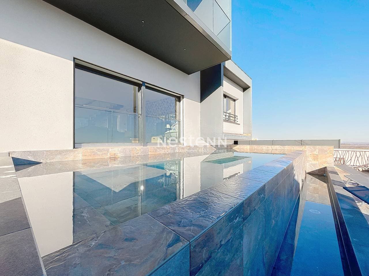 Foto 2 von 30: Zeitgenössische Villa mit privatem Infinity-Pool