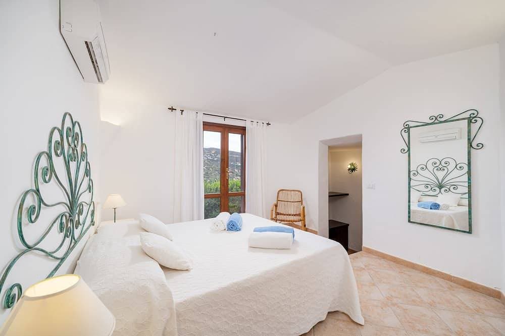 Foto 4 von 30: Villa Nemea: typisch sardisches Haus, Salzwasserpool, tolle Aussicht