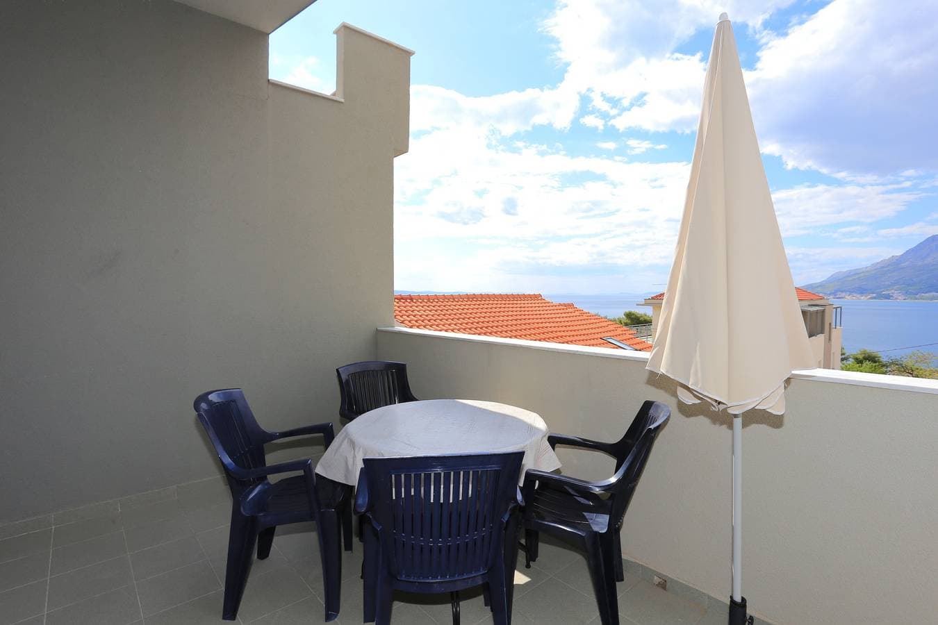 1-Zimmer-Ferienwohnung mit Terrasse und Meerblick Nemira, Omis A-17039-c 1