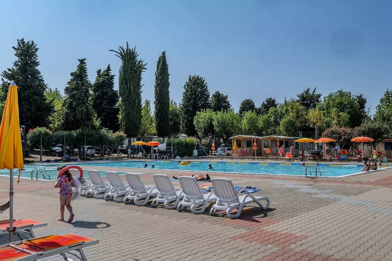 Foto 4 von 26: Mobilheim | Premium | 3 Zi. | 6 pers. | Ãœberdachte Terrasse | A/C