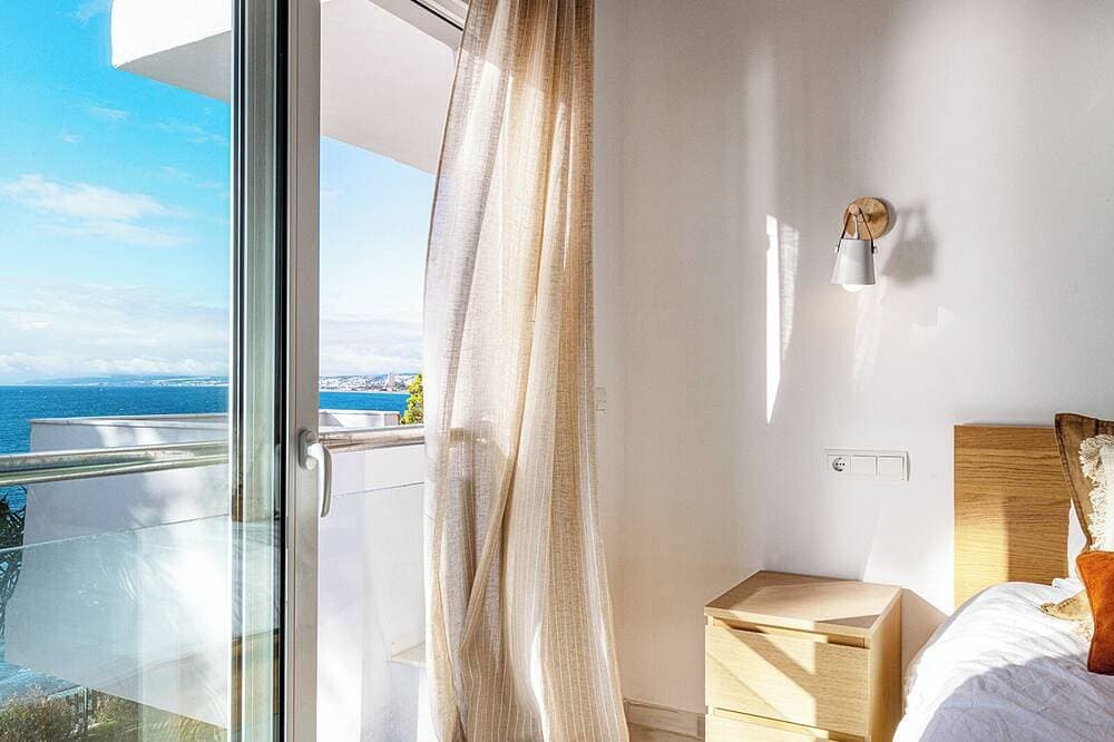 Foto 5 von 30: Apartment on the beachfront in Estepona,