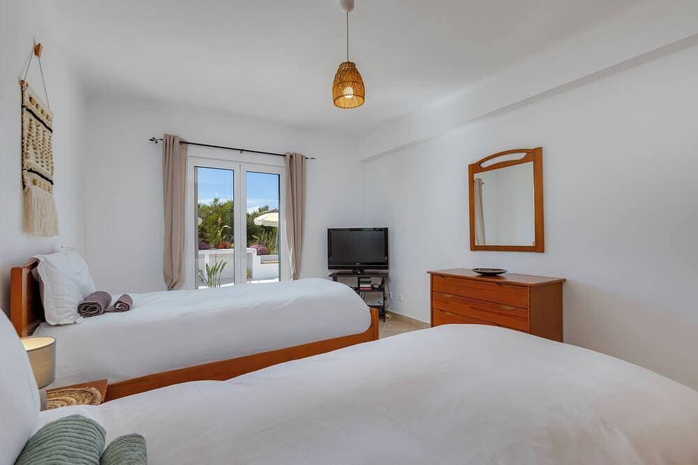 Foto 6 von 30: Rustic Chic Villa with solar heated Pool five minutes from the beach!