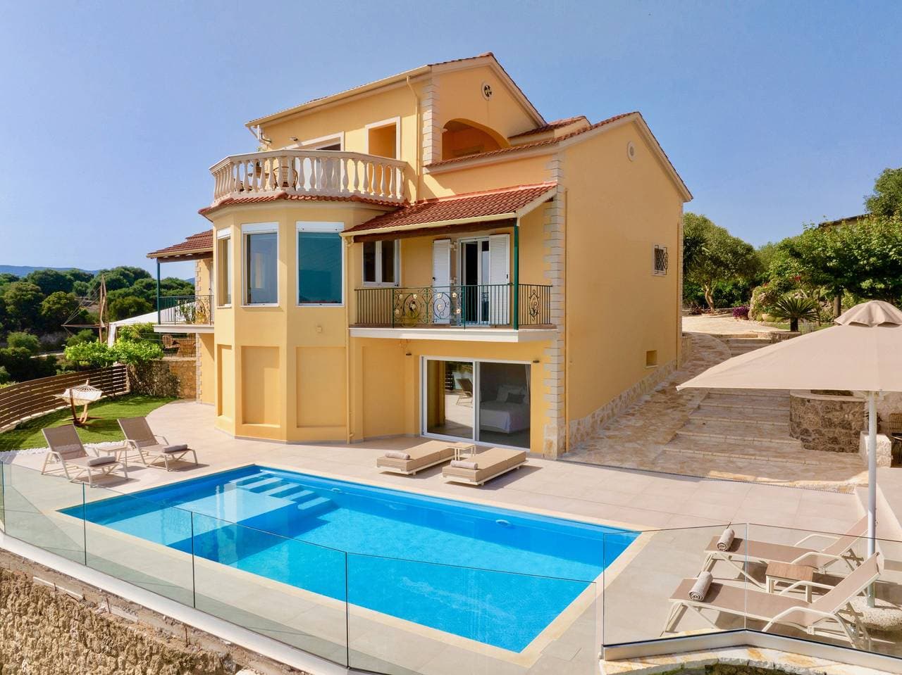 Foto 3 von 48: Estasia Luxury Villa with private pool