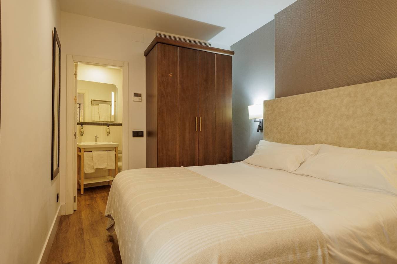 Foto 12 von 32: Apartamento Catedral: Im Zentrum von Sevilla mit Pool, Giralda und Kathedrale