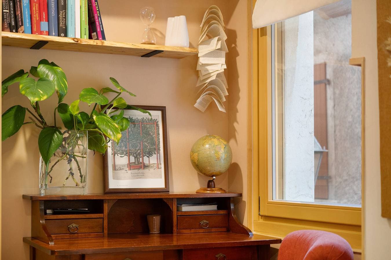 Foto 9 von 34: Residenza Tre Cuori: Zimmer mit Seeblick, WLAN & Klimaanlage in Torri del Benaco