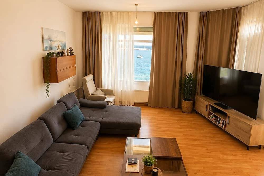 Foto 11 von 23: Kyrenia Beachfront 2 Bedroom Apartment