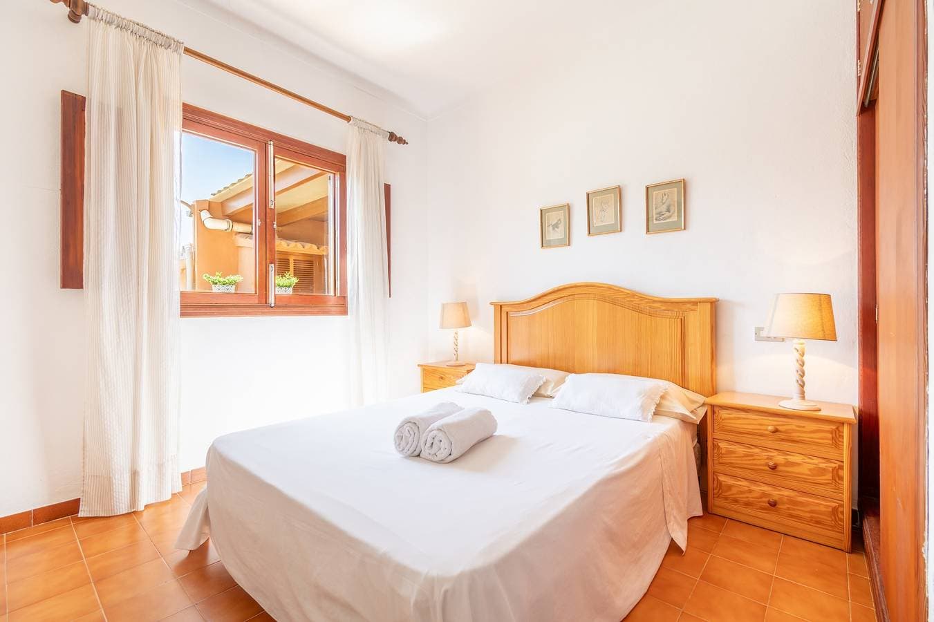 Foto 13 von 29: Ferienhaus "Es Viola" mit Bergblick, Pool, WLAN, Garten und Terrasse