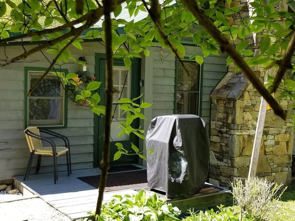 Foto 11 von 42: Urig, friedlich und Creekside!  Alarka friedliche Nebenfluss-Kabine - Bryson City