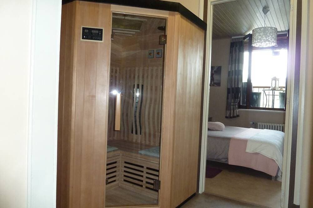 Foto 5 von 30: \"Chez Lulu - Kuscheliges Ferienhaus mit Nordischer Badwanne ** / Sauna Ardennen