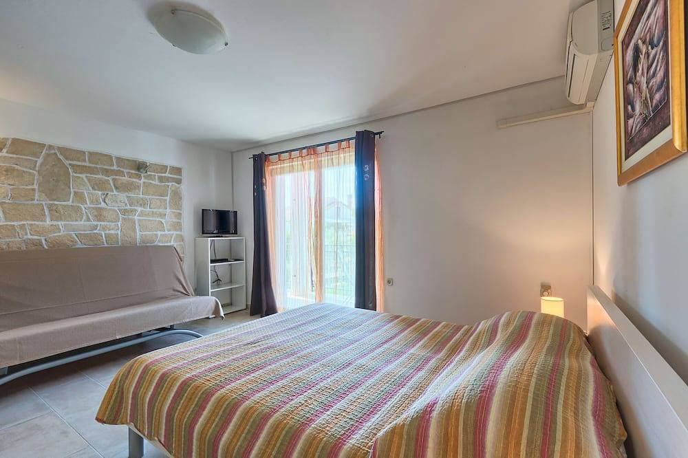 Foto 6 von 24: Villa Andi Terrace, Wi-fi, Geschirrspüler, Waschmaschine, Parking , 3 Min Strand