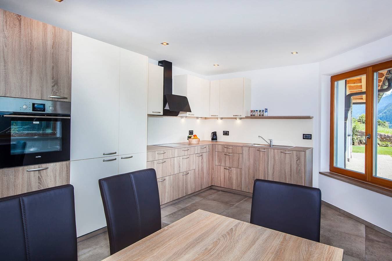 Foto 5 von 10: Ferienwohnung 'Avea App 2-2 Personen' mit Bergblick und Garten