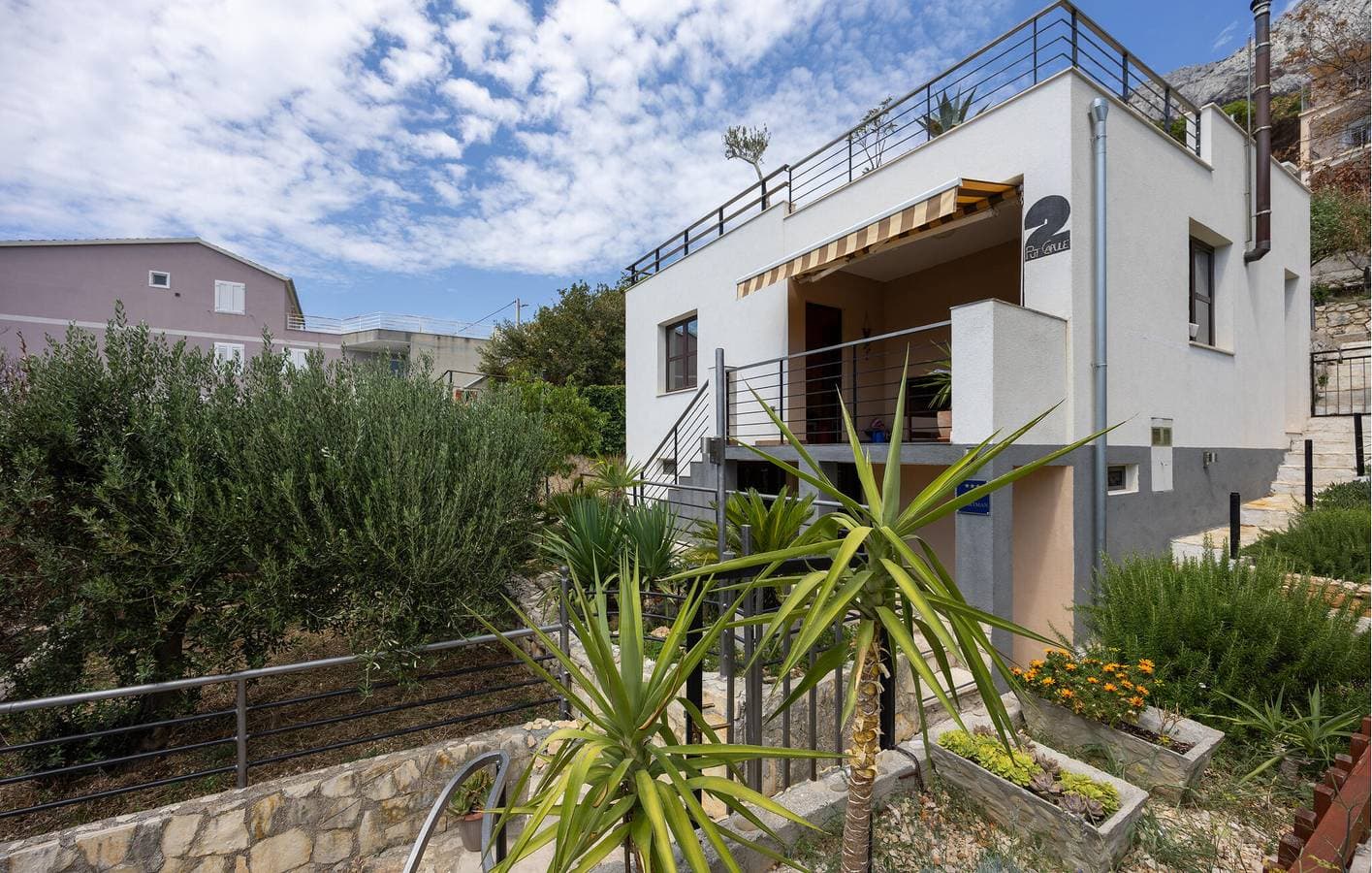 Gemütliche Ferienwohnung mit Terrasse, Klimaanlage und WLAN, 2 km vom Juto-Strand entfernt 1