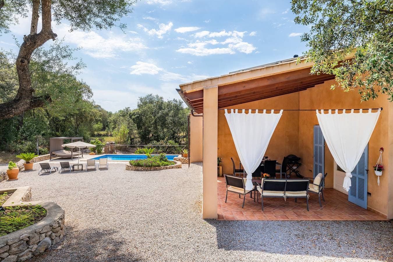 Foto 4 von 26: Finca Na Creu Vella mit Bergblick, Pool, WLAN, Klimaanlage, Terrassen und Garten
