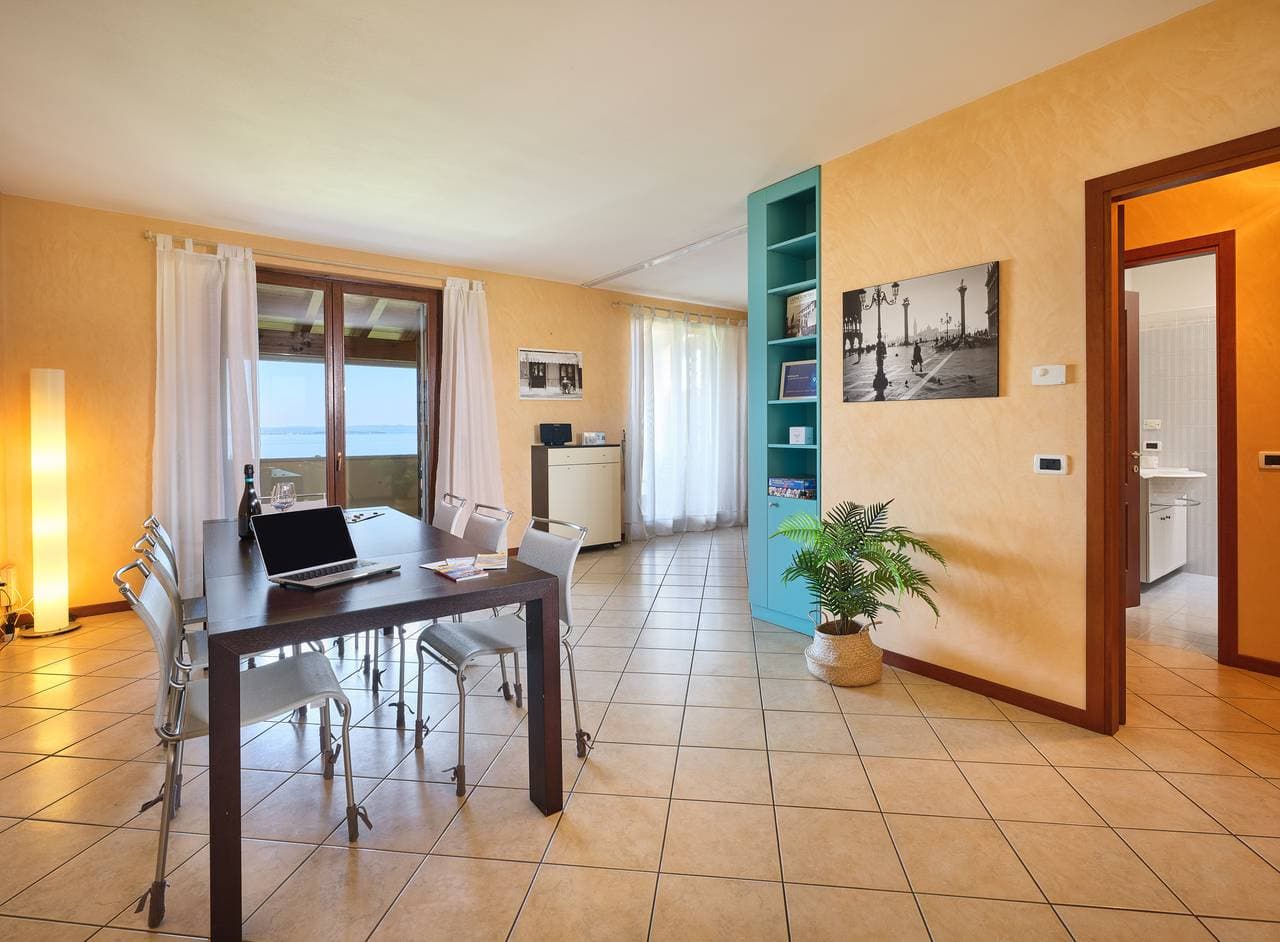 Foto 10 von 44: Regarda - "Perla Del Garda" Wohnung in Lazise mit Terrasse mit Seeblick und Pool