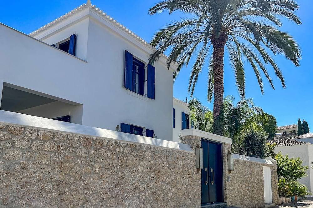 Elegant Villa 1