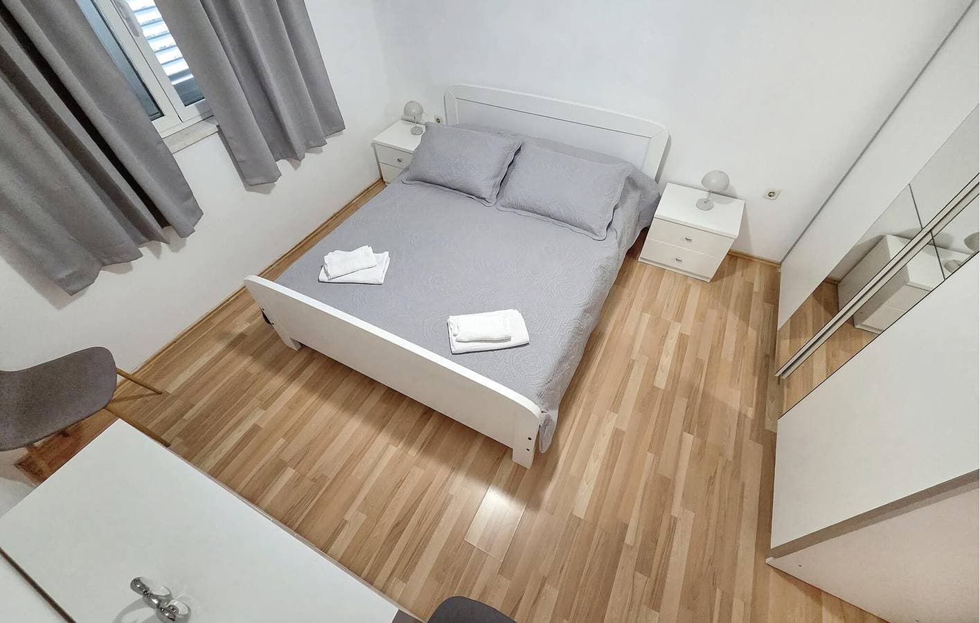 Foto 7 von 11: Charmante 2-Zimmer-Wohnung mit WLAN, Terrasse und Parkplatz in der Nähe des Strandes von Žrnovska Banja
