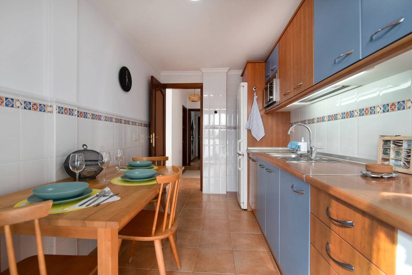 Foto 7 von 34: Ferienwohnung 'Ap Jarea Playa Sardina' mit Gemeinschaftspool, Balkon und WLAN