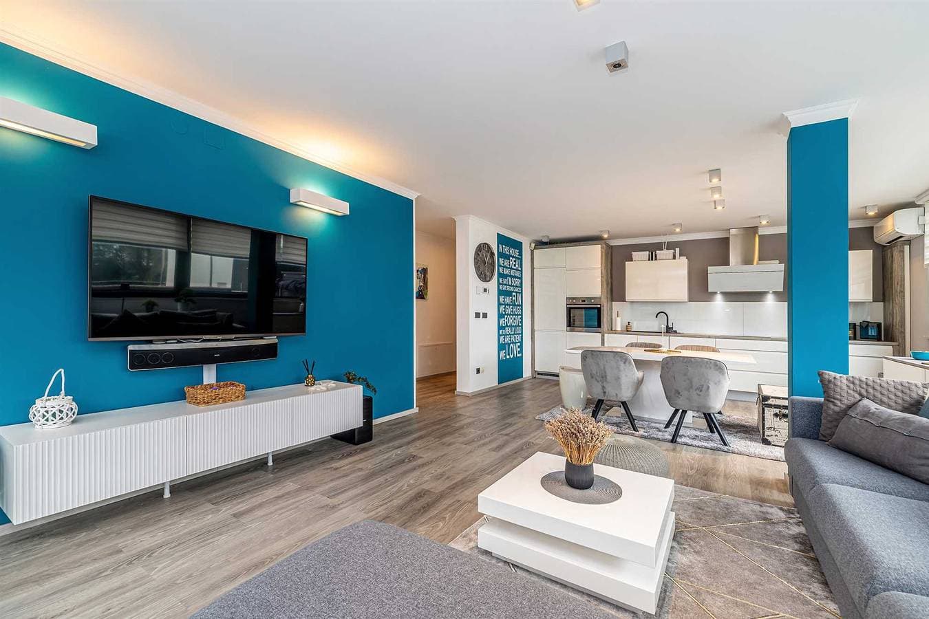Foto 2 von 19: Ferienwohnung Aquavista mit privatem Pool