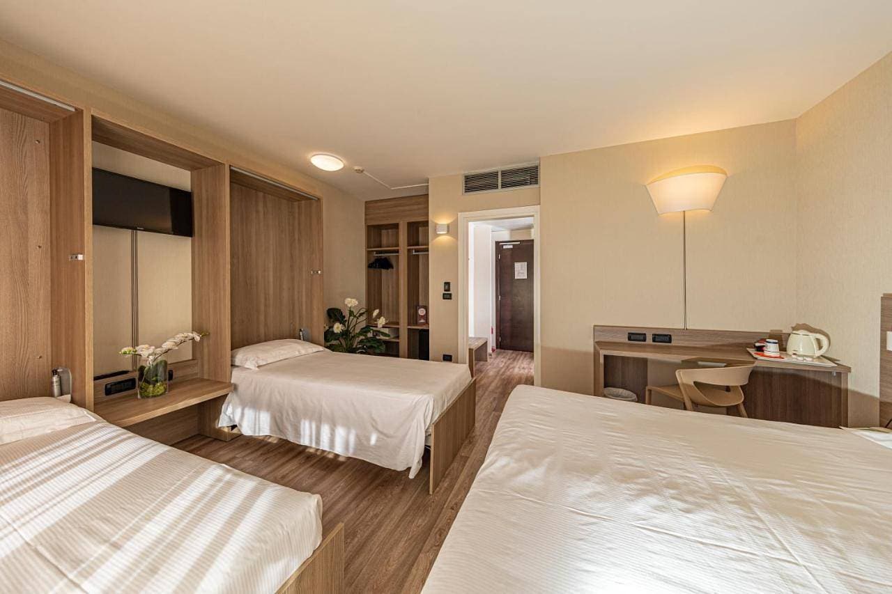 Foto 6 von 13: Standard Quadruple Room