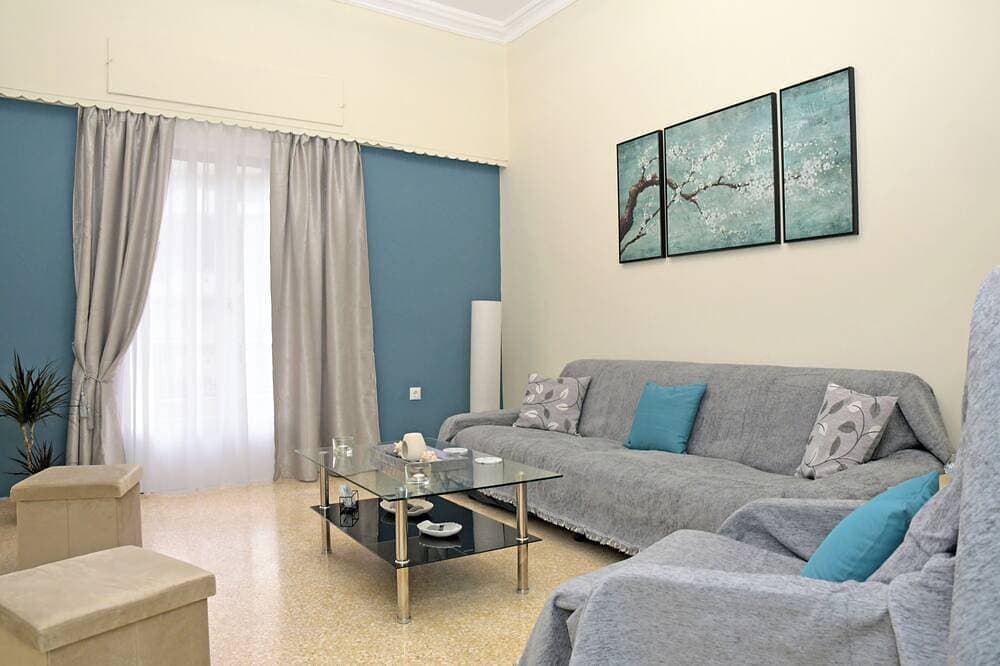 Lovely apartment near the center of Athens next to metro station 1