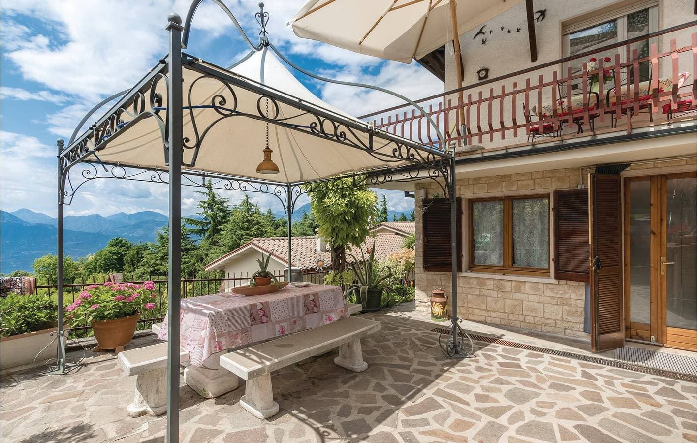 Luxuriöse Gardasee-Wohnung: Parkplatz, Terrasse, und Internet! 1