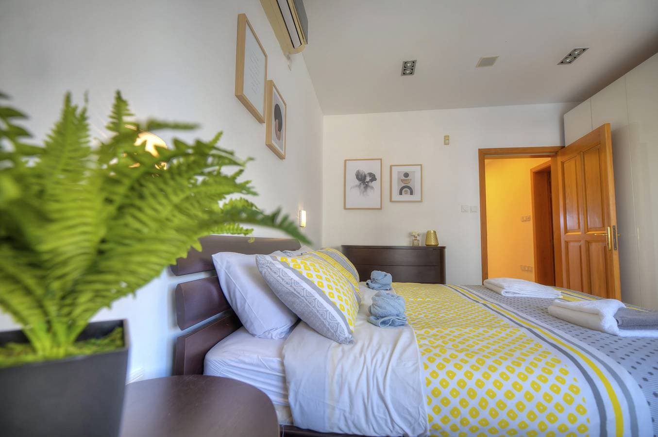 Foto 3 von 31: Ferienwohnung für 6 Personen mit Balkon