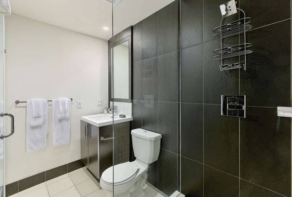 Foto 7 von 9: Hullmark -Prime Location-NorthYork