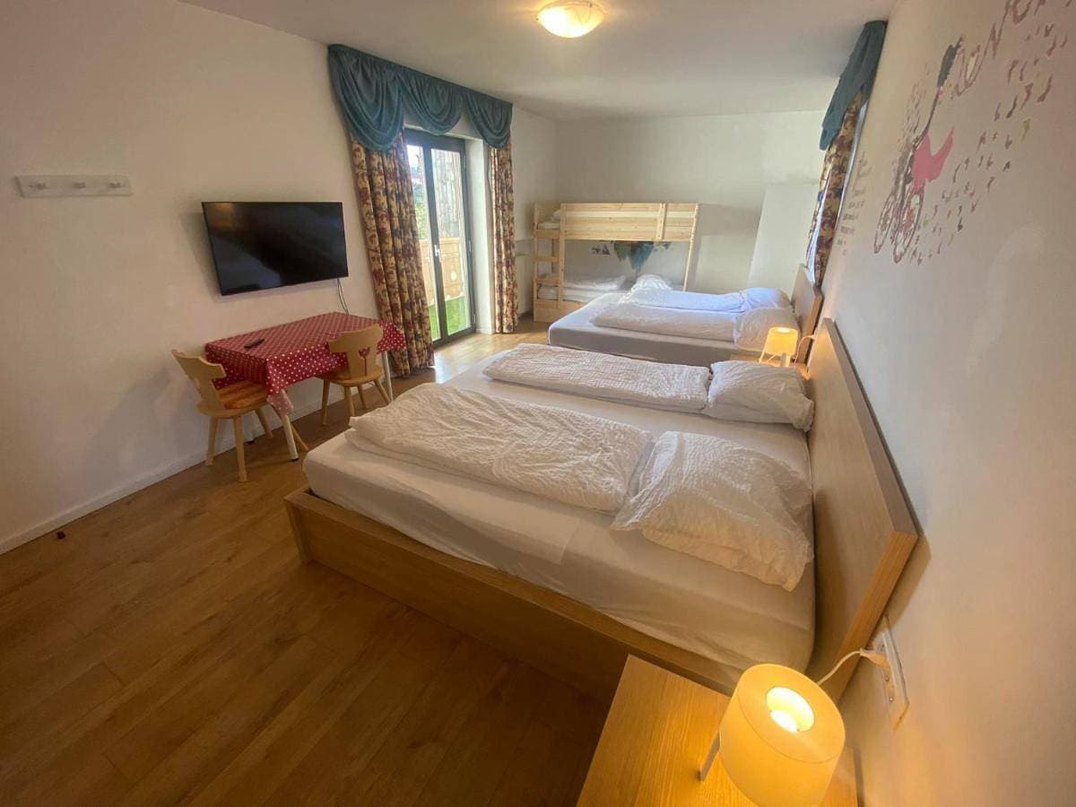 Foto 2 von 33: Double Room with Balcony