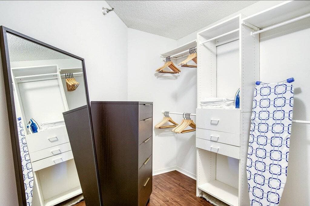 Foto 4 von 23: Schönes Streeterville Studio mit Fitnessstudio, Pool, nahe Navy Pier, von Blueground