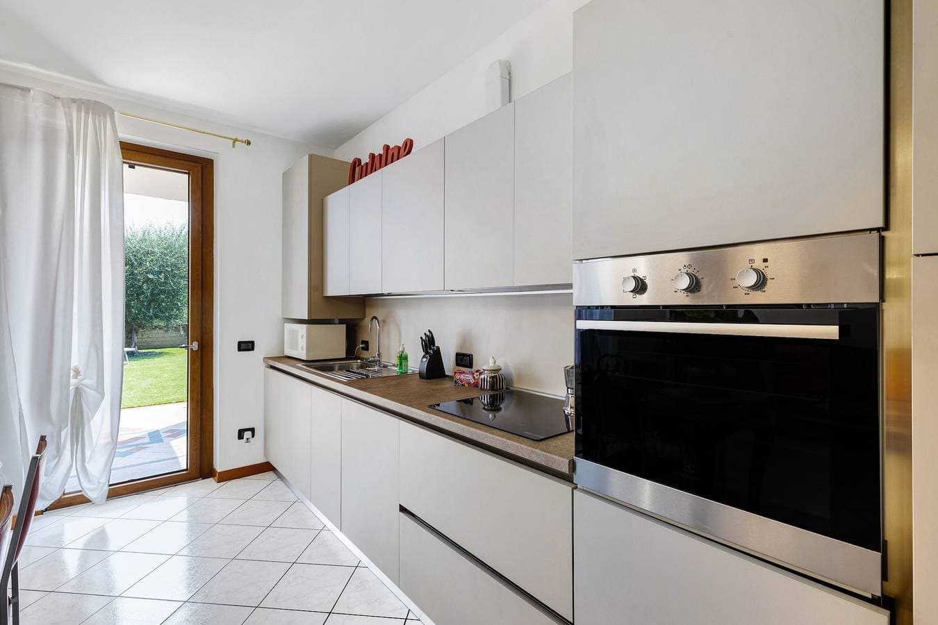 Foto 8 von 33: Ferienwohnung 'Katy Lake Lavanda ' mit privater Terrasse, WLAN und Klimaanlage