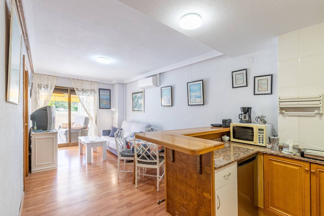 Foto 11 von 43: Ferienwohnung 'Calp Place Wifi Fibra' mit Meerblick, Wi-Fi und Klimaanlage