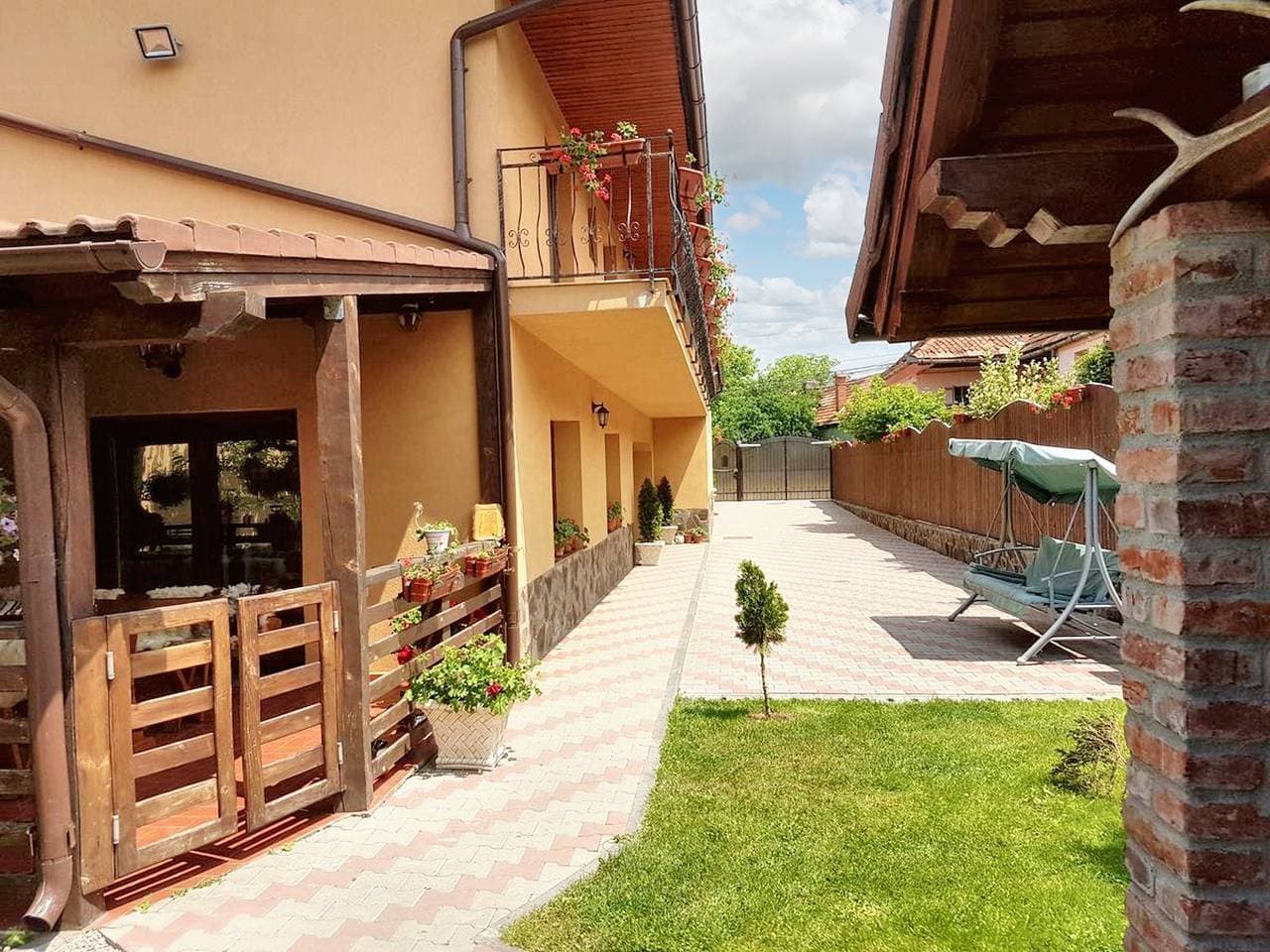 Charmantes Haus in Săcele mit Gartenblick + Grill 1