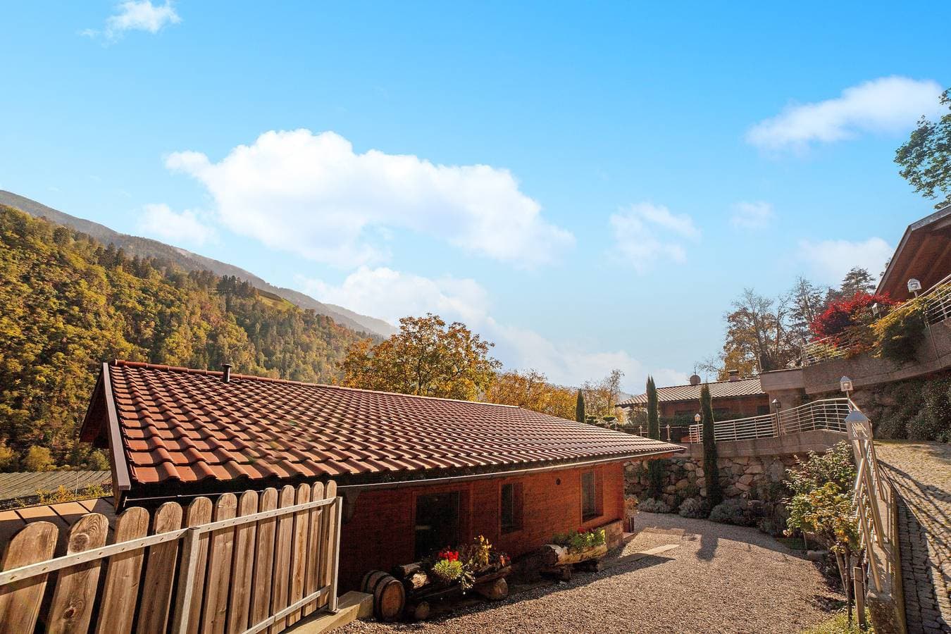 Foto 6 von 47: Chalet Jasmin - großzügiges Chalet mit Garten und Olivenbaum - perfekt für entspannte Tage im Grünen